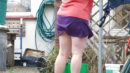 Le gynécologue dilate le vagin d'une fille aux cheveux bruns avec des porno hd family cornes, tout en effectuant une inspection approfondie