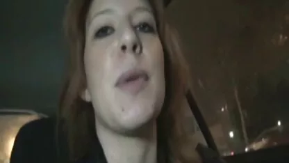 Gymnaste se film pirno masturbe sur la salle de gym