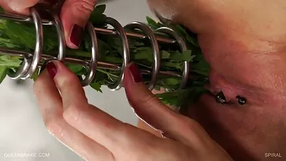 Jeune porno modèle juste assez pour détruire extrêmement rugueux phallus dans tous porno etudiant les trous