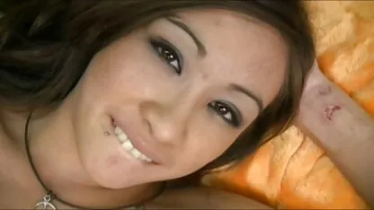Vous aimez les bites, la masturbation mutuelle avec un gros vibrateur porno petit fille