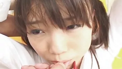 Jeune porno salle de bain asiatique étudiant doigts son humide L.