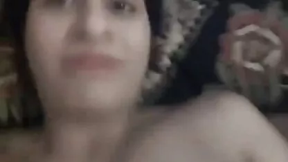 Salope mature pute heureux baise avec deux amateurs à le film porno la fois