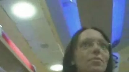 Jeune salope aime se faire bite de son petit ami dans film porno viole sa chatte humide