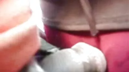 Mature seins salope tranquillement fumer une cigarette et masser son film porno allemand plein de lait