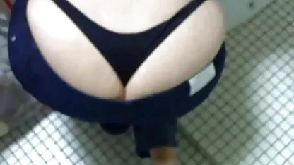 Mature femme lentement sucer la bite mare xxx de son mari sur le lit en fin de soirée