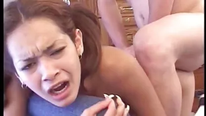 Olivia connaît la meilleure façon porno 20 ans d'égayer la journée de travail, terne :)