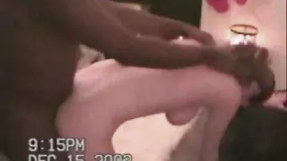 Une jeune coquine flirtant montre ses délicieux vintage film porn seins et le cul sur la webcam piste
