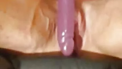 Femme saccadés film xxxn mari avec vibromasseur sans culotte tandis que son mari filmé elle sur Vidéo Caméra
