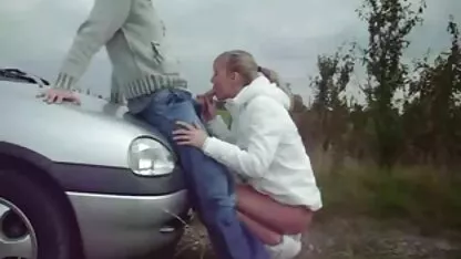 Une jeune Latina sucer la bite d'un homme noir et lui permet de baiser une manière ana polina porno brutale