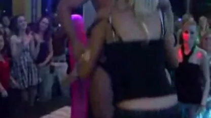Bronzé Trentenaire teaches porno 40 ans fille à Merde dans la cul avec elle copain
