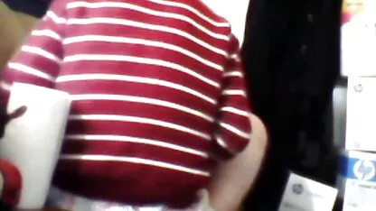 Busty jeune porno imarat blonde a succombé à la persuasion d'un collègue, et la sœur avec lui dans le bureau