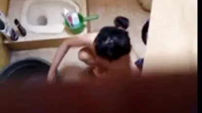 Jeune fille ne refuse pas de baiser film porno avec scenario les hommes sur le lit de son