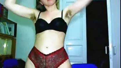 La première scène de sexe à cause de la belle fille rousse et de sa chatte babysitter porno L.