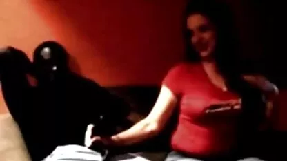 Chubby dans des verres film porno rocco célèbres sont frits dans le vagin étroit avec la fin sur le verre