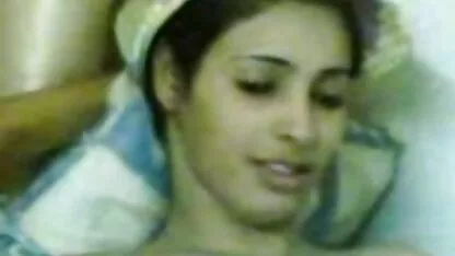 Un porno bizard homme avec une grosse bite croustilles anal blonde avec de beaux cheveux
