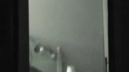Gode géant presser dans la moitié des trous de la free porno x chienne
