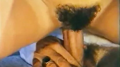 Magnifique brune en magma film porn bas noirs, forcé, chatte juteuse