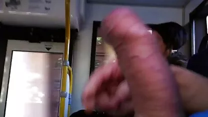 Jeune Asiatique arracher le réseau et laisser le mec bite dans sa chatte porno mariage