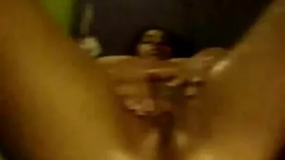Une femme mature va montrer à une jeune fille toutes film porno italienne les bases de la baise lesbienne