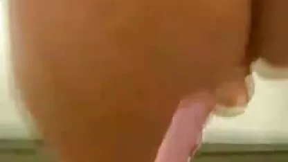 Deux hommes xxx viol noirs avec des grosses bites baise une fille aux cheveux roux dans la chatte et le cul en même temps