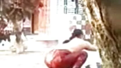 Une mature avec de gros seins lécher la chatte d'une chienne porn mere et fils dans une compilation porno