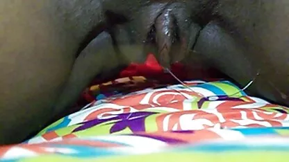 Une jeune bite d'un mec dans un temps long avec sa bouche, son clignotant et finalement le mere porno laisser dans sa chatte