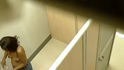 Ébène professeur baise une coquine étudiant avec un porn classic hd strapon droit dans la salle de classe