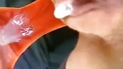 Mature et lubrique dame en bas baisée par deux gars près film xxx streaming de la voiture