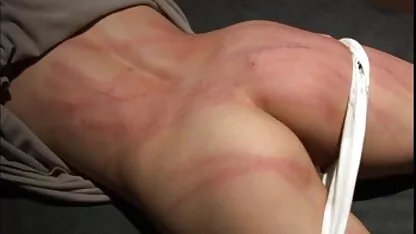 Jeune blonde a son cul huilé et sperme film potno dans l'anal