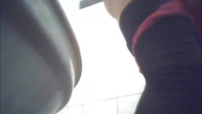 Maman en bas érotiques pour une pipe sexy pour le porno facile patron