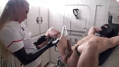 Chatte pleine chatte poilue d'une jeune femme japonaise forcée à avaler la film porno arab bite d'un homme
