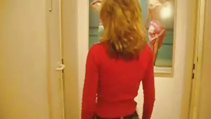 La chatte de femme mature en bas violets prend une bite de près amateur porn movie avec please