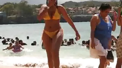 Nue booloo porno brune ravir les passants avec ses petits seins