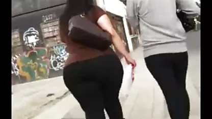 Grosse bite et gros seins d'une pornstar porno fame comme décoration de sexe anal chaud