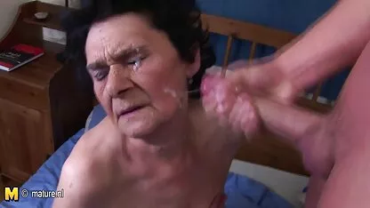 Copain bite a pris des tours de sucer et titjob de la film porn hub jeune fille Japonaise