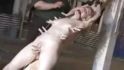 Chaud Rebecca obtient elle chatte et cul foré Hardcore par deux xxx blonde coqs