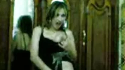 Maison blonde laisser son film porno en français copain baiser vous-même dans les toilettes et laisser son visage