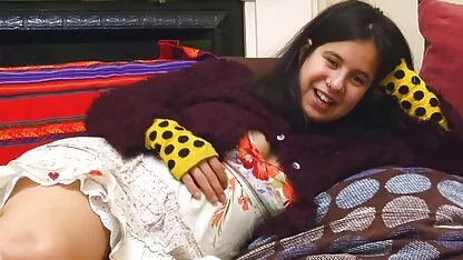 Jeune modèle mia khalifa film porno à bite de copain dans le vagin serré son