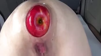 Busty juteuse blonde obtient un tas de porno élève bites poussé dans sa gorge
