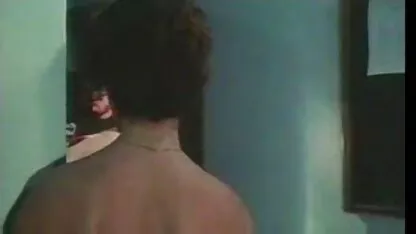 Un célibataire purexxxfilms rond dans un Rasé torride sur une couverture colorée