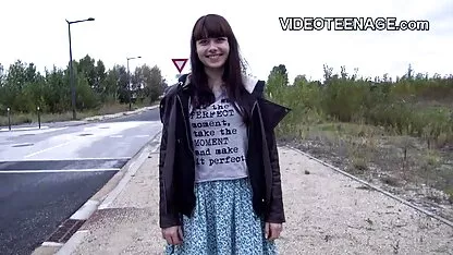 Japonais pute fini film porno espagnol avec un flux de chatte grâce à être un gars Fessée beaucoup