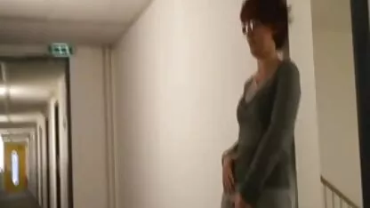 Russe milf se masturbe anal porno poupée avec un phallus de bonne taille