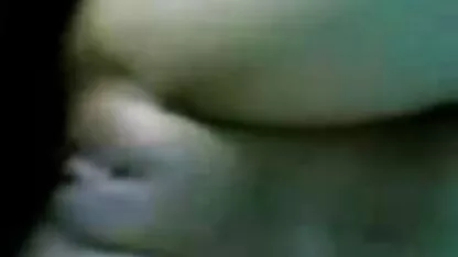 Petit adolescent aime à ride énorme porno les animaux bites
