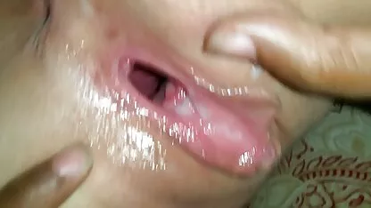 Poussin avec film porno amateur de petits seins a une longue bite par ses joues pour le paiement