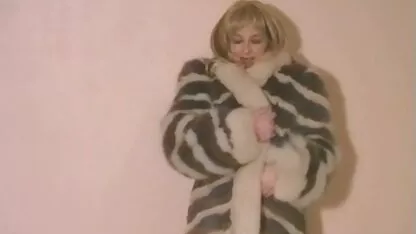 Busty porno des nains mature beauté de sperme digne des doigts et gode