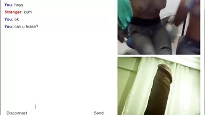 Une salope escalade sur une chaise à la maison et avide de porno pere et sa fille se branler son l. avec vibromasseur