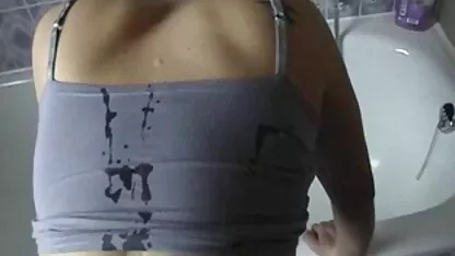 Jeune juteuse actrice film porno bisexuel porno est serré et tendre chatte fouettée