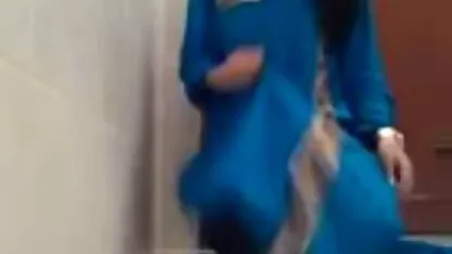 La sœur d'un homme, sa jeune maîtresse dans la bouche pornos arabes et le cul, et soyez heureux